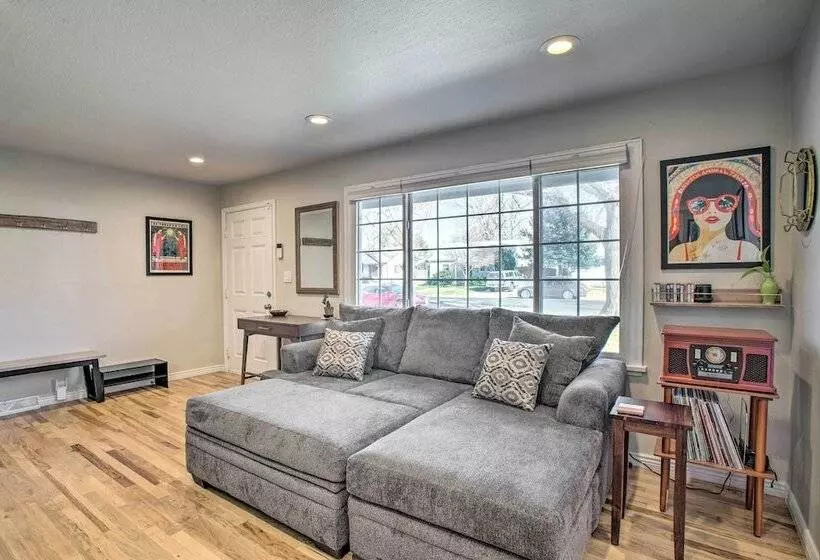 Centrally Located Aurora Home W/ Covered Patio