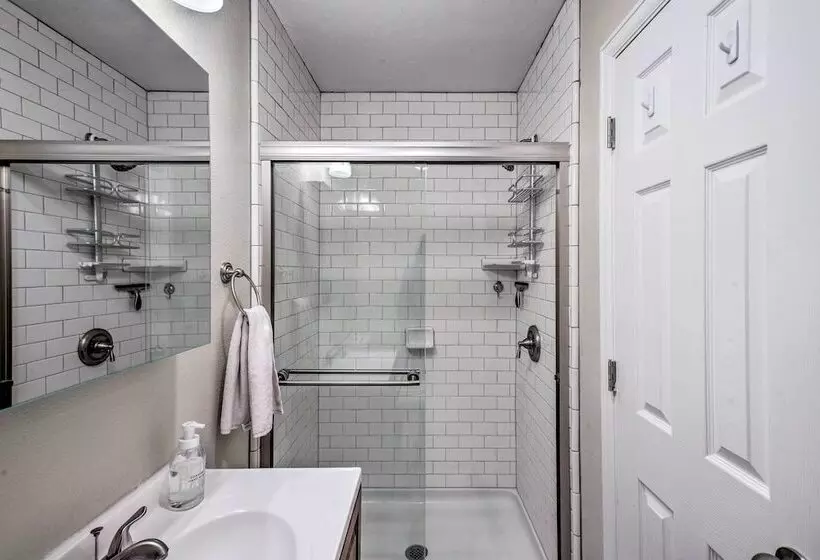 Centrally Located Aurora Home W/ Covered Patio