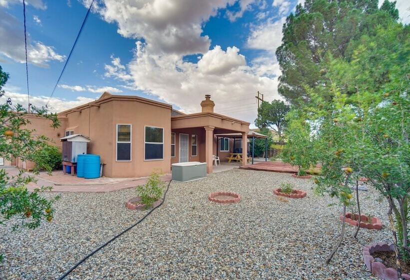 Convenient Las Cruces Home W/ Patio & Grill!