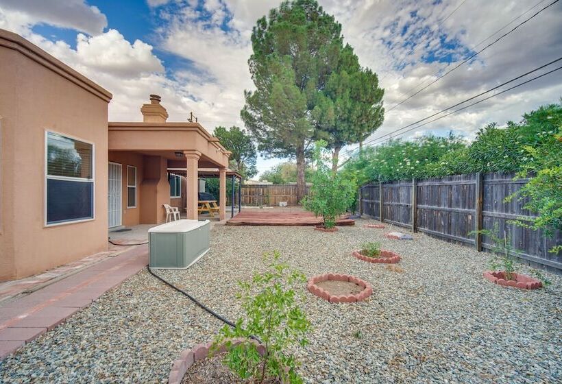 Convenient Las Cruces Home W/ Patio & Grill!