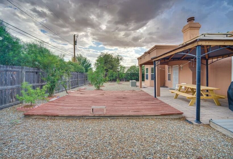 Convenient Las Cruces Home W/ Patio & Grill!