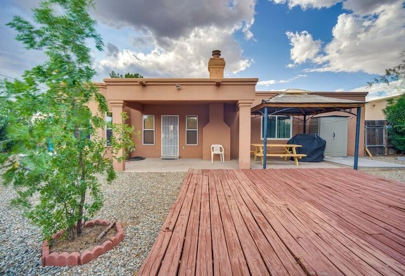 Convenient Las Cruces Home W/ Patio & Grill!