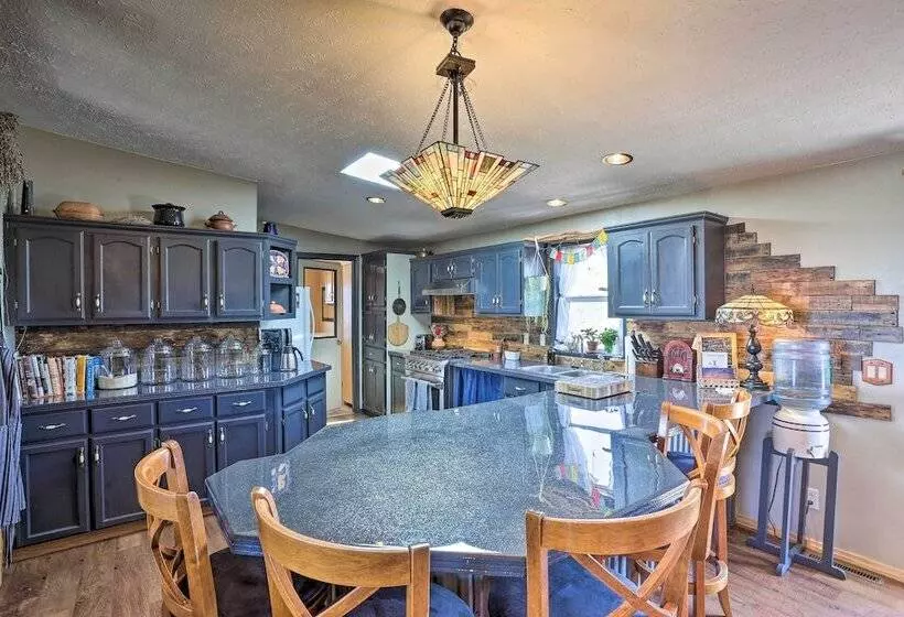 Cozy Black Hills Home On 13 Acres W/ Deck & Views!