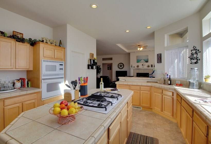 Clearlake Oaks Home W/ Game Room, Dock & Deck