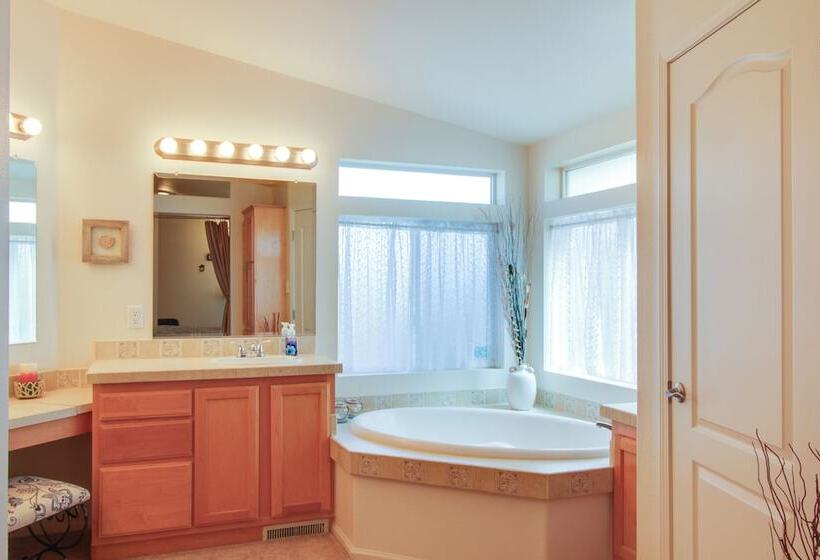 Clearlake Oaks Home W/ Game Room, Dock & Deck