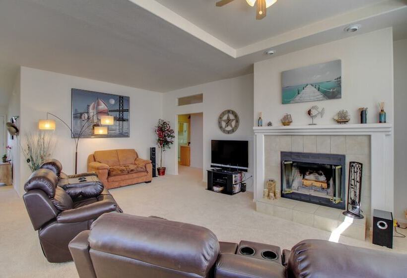 Clearlake Oaks Home W/ Game Room, Dock & Deck