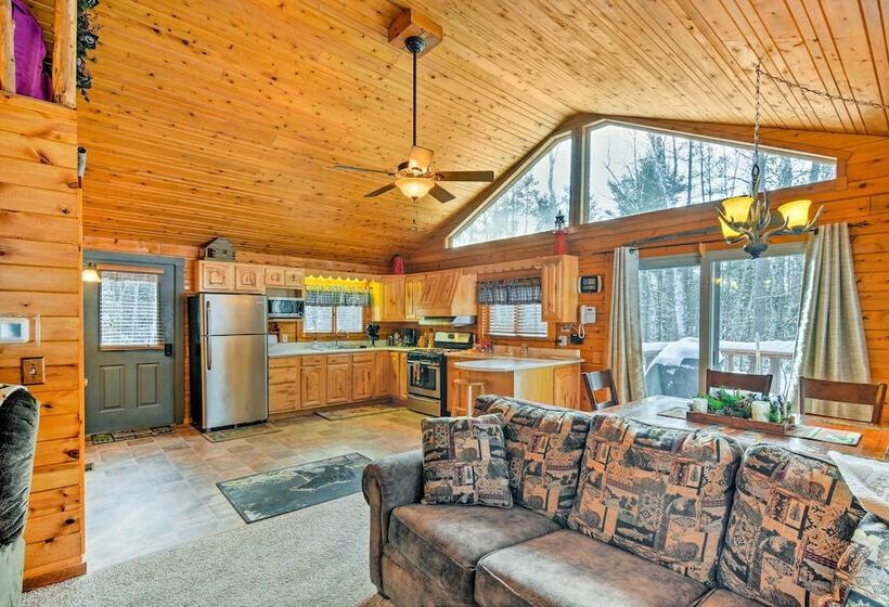 Cozy Manistique Cabin W/ Deck, Grill & Fire Pit!