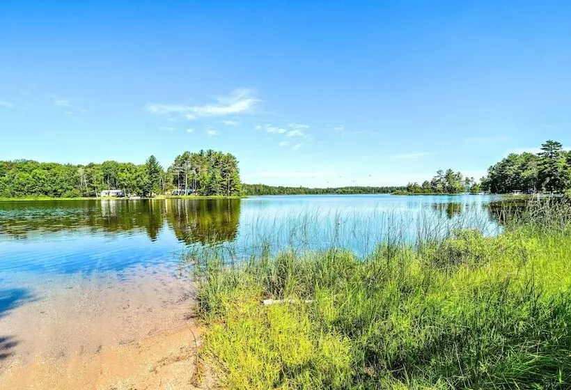 Cozy Manistique Cabin W/ Deck, Grill & Fire Pit!