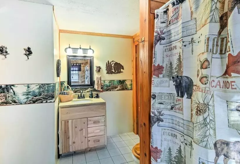 Cozy Manistique Cabin W/ Deck, Grill & Fire Pit!