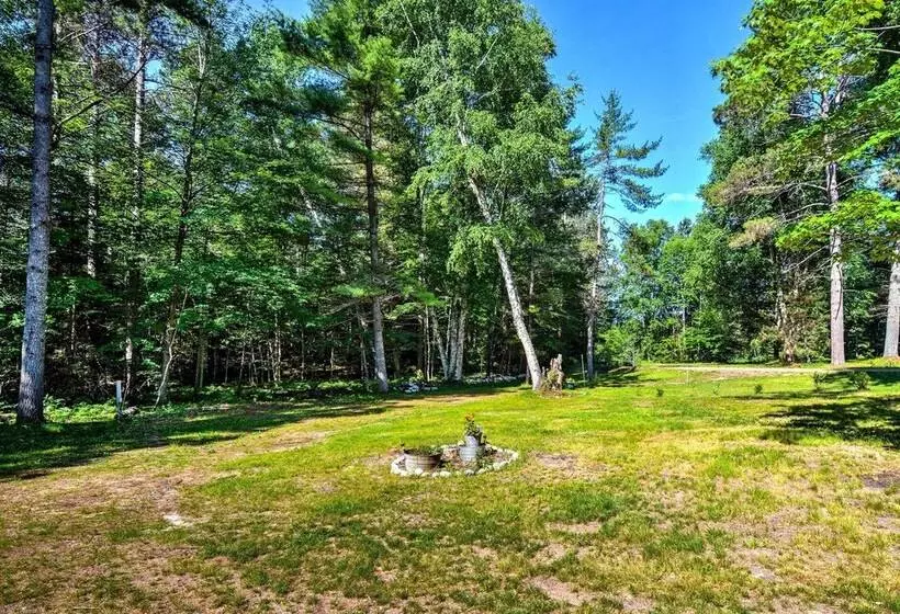 Cozy Manistique Cabin W/ Deck, Grill & Fire Pit!