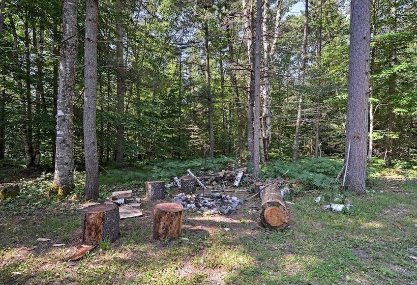 Cozy Manistique Cabin W/ Deck, Grill & Fire Pit!