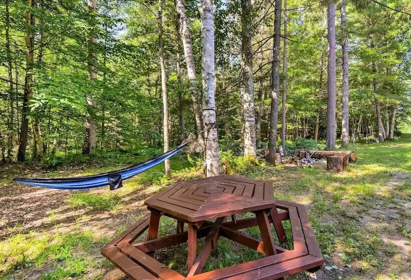 Cozy Manistique Cabin W/ Deck, Grill & Fire Pit!