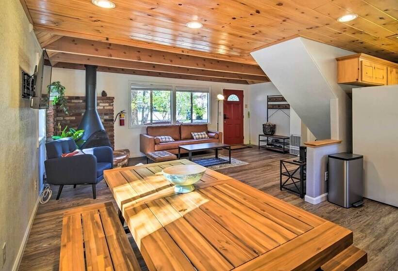 3 Mi To Lake: Sugarloaf Cabin W/ Deck & Yard