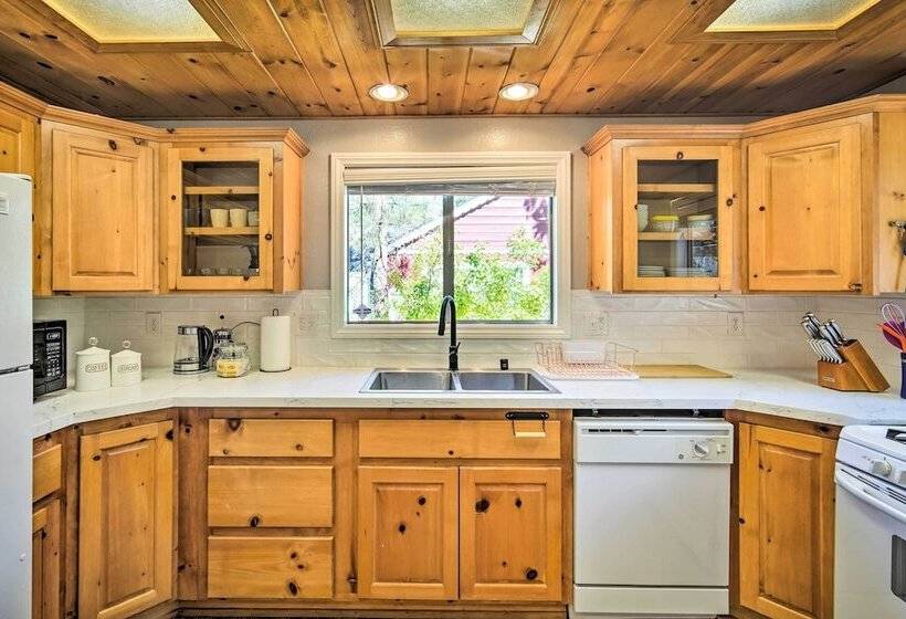 3 Mi To Lake: Sugarloaf Cabin W/ Deck & Yard