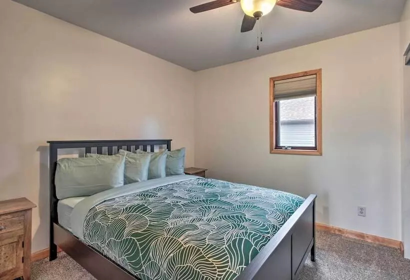 Dog Friendly Crosby Home W/ Bike Storage!