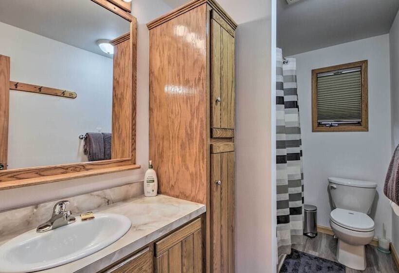 Dog Friendly Crosby Home W/ Bike Storage!