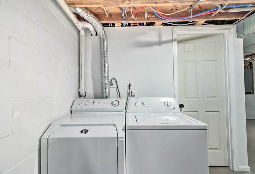 Dog Friendly Crosby Home W/ Bike Storage!