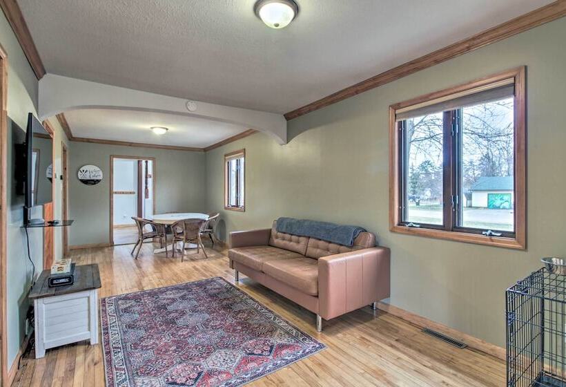 Dog Friendly Crosby Home W/ Bike Storage!