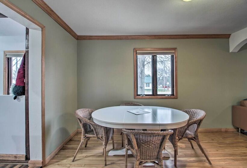 Dog Friendly Crosby Home W/ Bike Storage!