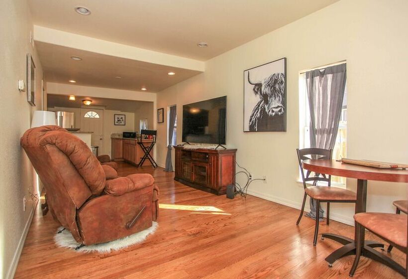 Downtown Home W/ Grill: 5 Mi To Garden Of The Gods