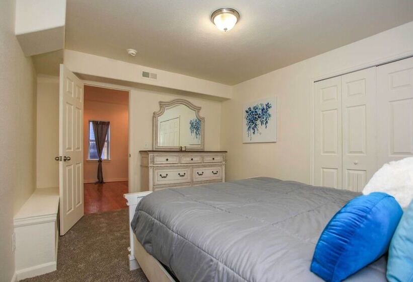 Downtown Home W/ Grill: 5 Mi To Garden Of The Gods