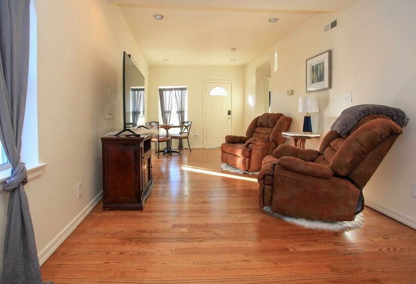 Downtown Home W/ Grill: 5 Mi To Garden Of The Gods