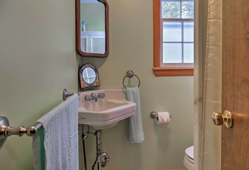 East Otis Reservoir Cabin W/ Porch   Walk To Lake!