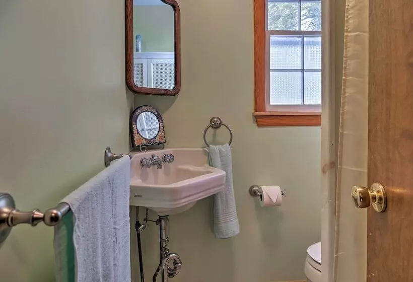 East Otis Reservoir Cabin W/ Porch   Walk To Lake!