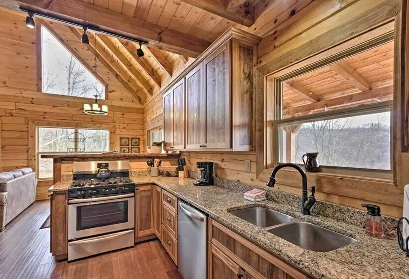 Elevated Cabin Bordering Smoky Mountain Nat L Park