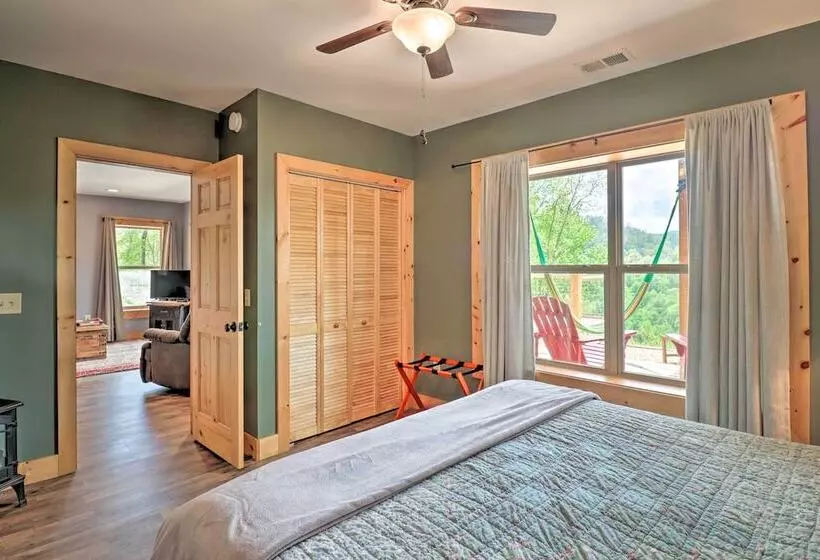 Elevated Cabin Bordering Smoky Mountain Nat L Park