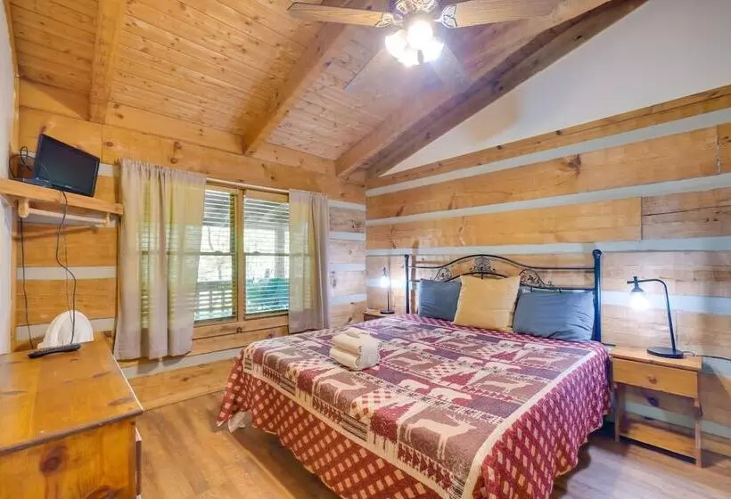 Gatlinburg Cabin W/ Hot Tub ~ 6 Mi To Downtown!