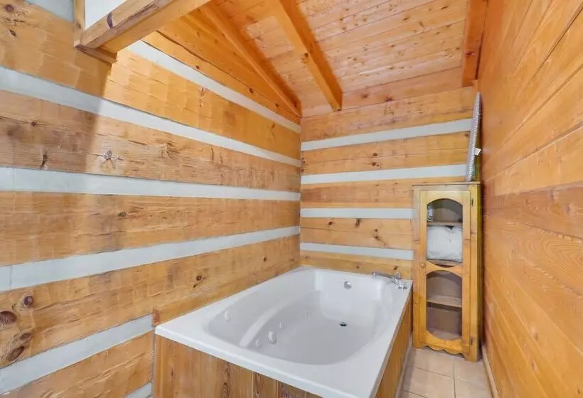 Gatlinburg Cabin W/ Hot Tub ~ 6 Mi To Downtown!