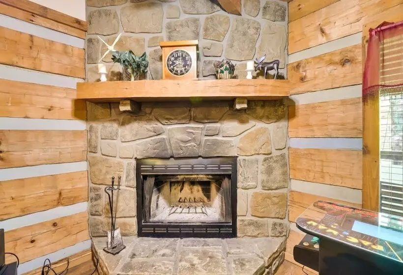 Gatlinburg Cabin W/ Hot Tub ~ 6 Mi To Downtown!