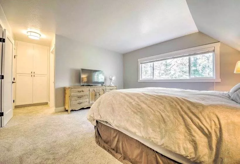 Gorgeous Lake Arrowhead Retreat: Game Room & Deck