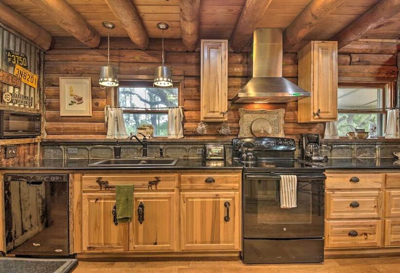 Inn The Woods  Family Cabin W/ Hot Tub & Fire Pit