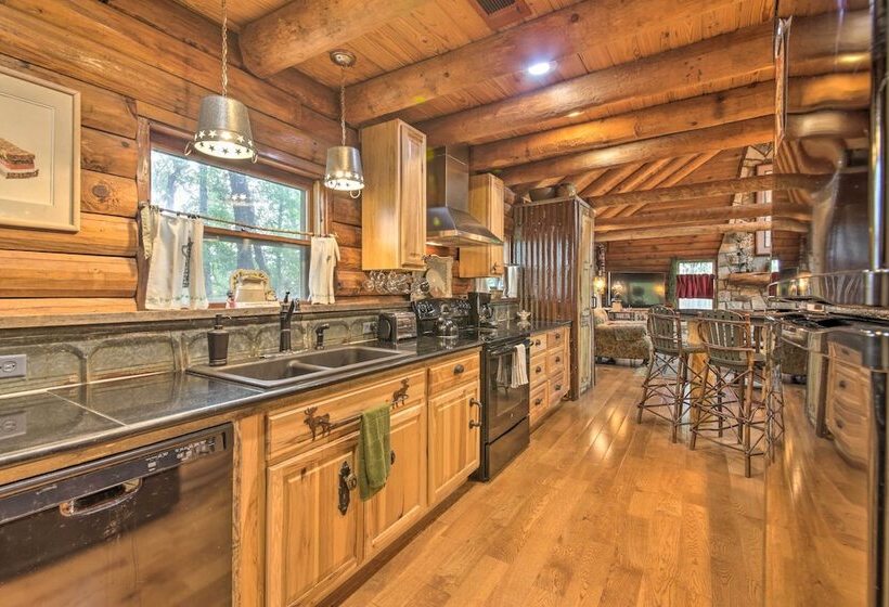 Inn The Woods  Family Cabin W/ Hot Tub & Fire Pit