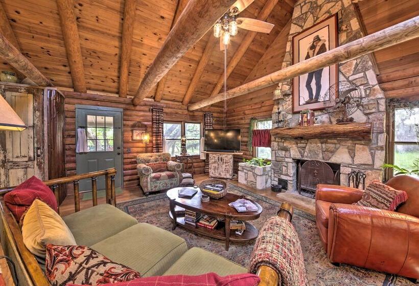 Inn The Woods  Family Cabin W/ Hot Tub & Fire Pit