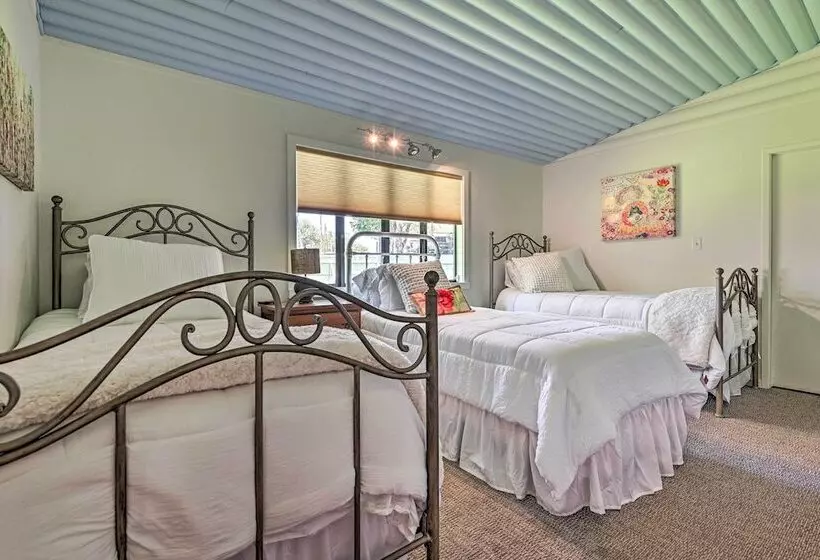 Lakefront Brownwood Home W/ Private Boat Dock