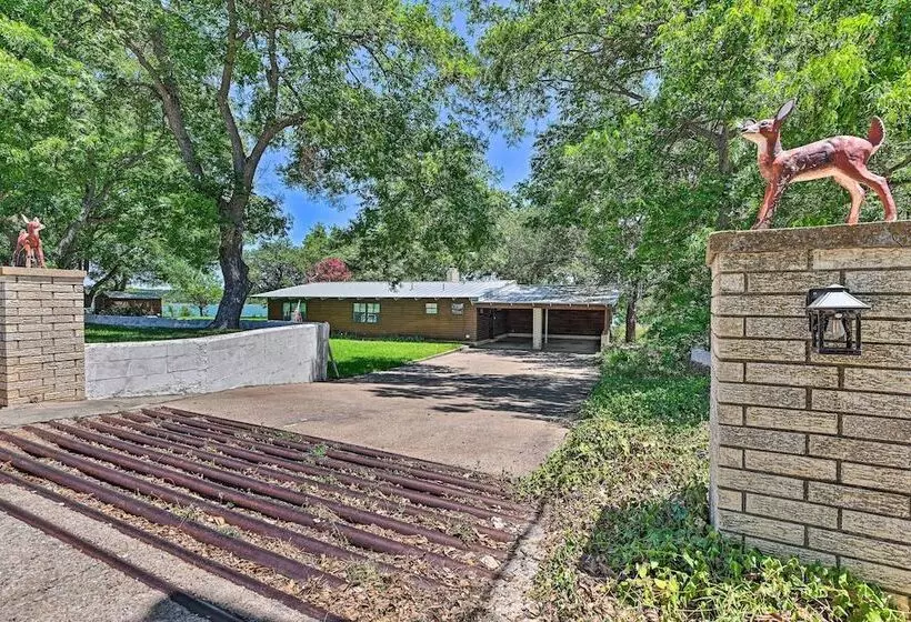Lakefront Brownwood Home W/ Private Boat Dock