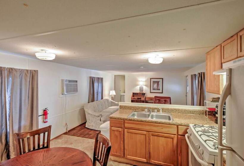 Lakeside Silver Springs Cabin W/ On Site Boat Ramp