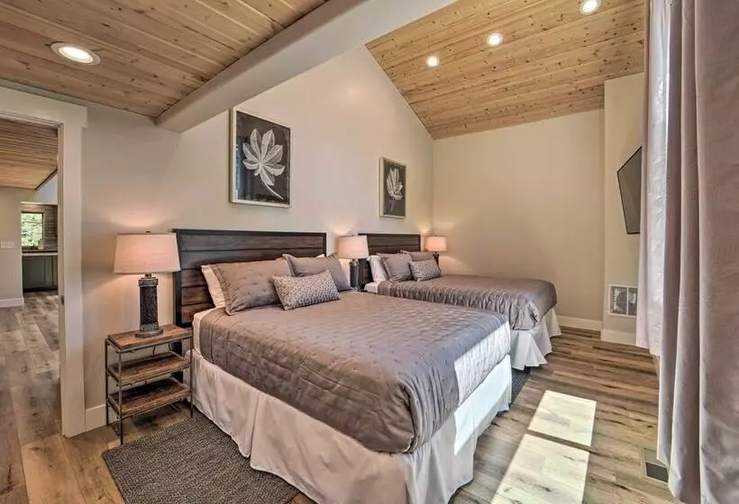 Luxe Reno Chalet W/ Mountain View: 3 Mi To Skiing!
