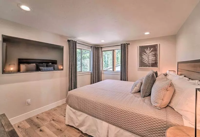 Luxe Reno Chalet W/ Mountain View: 3 Mi To Skiing!