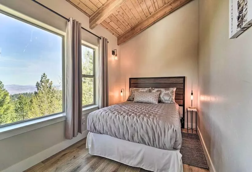 Luxe Reno Chalet W/ Mountain View: 3 Mi To Skiing!
