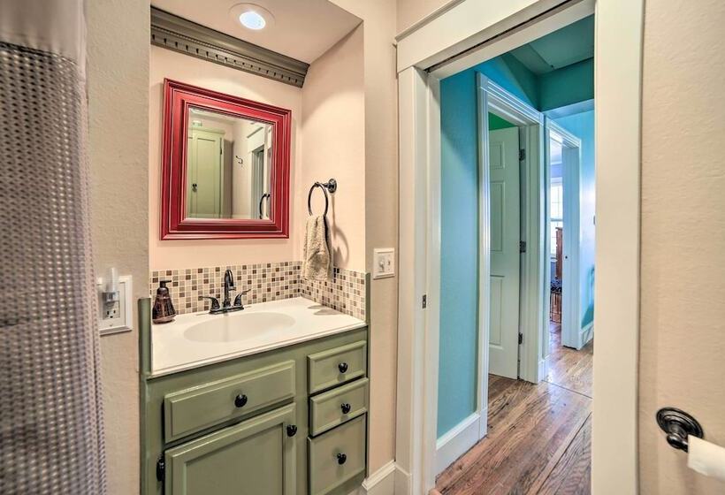 Modern Home W/ Backyard, 1 Mi To Dtwn Sturgeon Bay