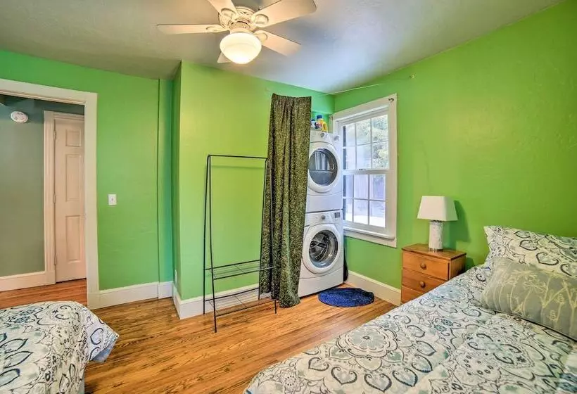 Modern Home W/ Backyard, 1 Mi To Dtwn Sturgeon Bay