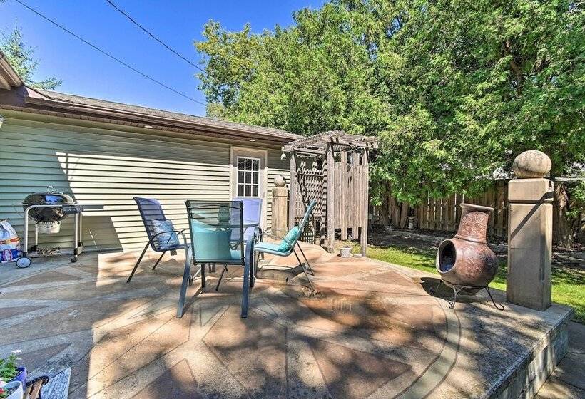 Modern Home W/ Backyard, 1 Mi To Dtwn Sturgeon Bay