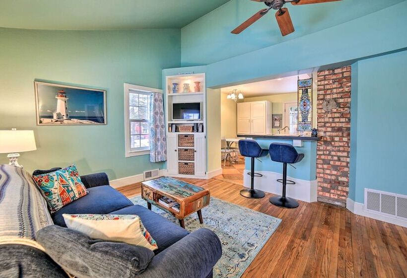 Modern Home W/ Backyard, 1 Mi To Dtwn Sturgeon Bay