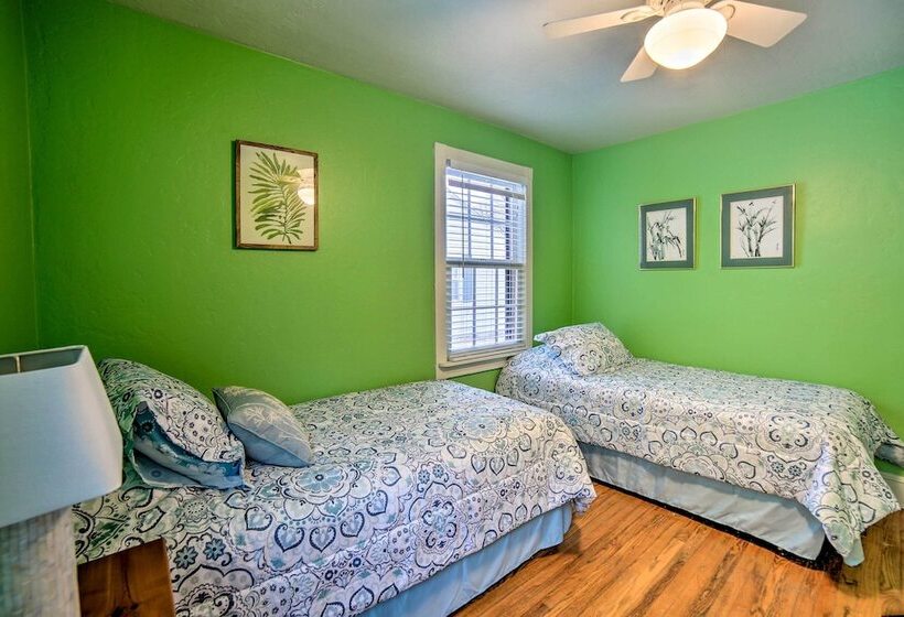 Modern Home W/ Backyard, 1 Mi To Dtwn Sturgeon Bay