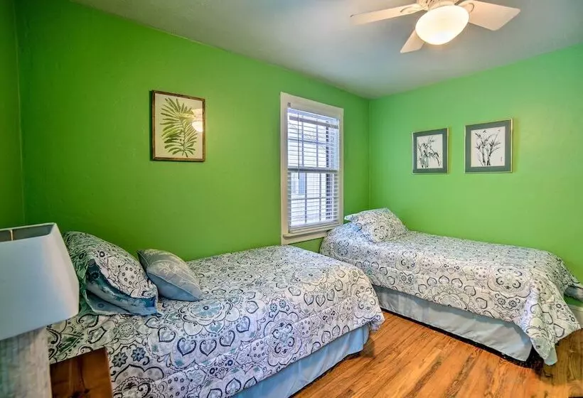 Modern Home W/ Backyard, 1 Mi To Dtwn Sturgeon Bay