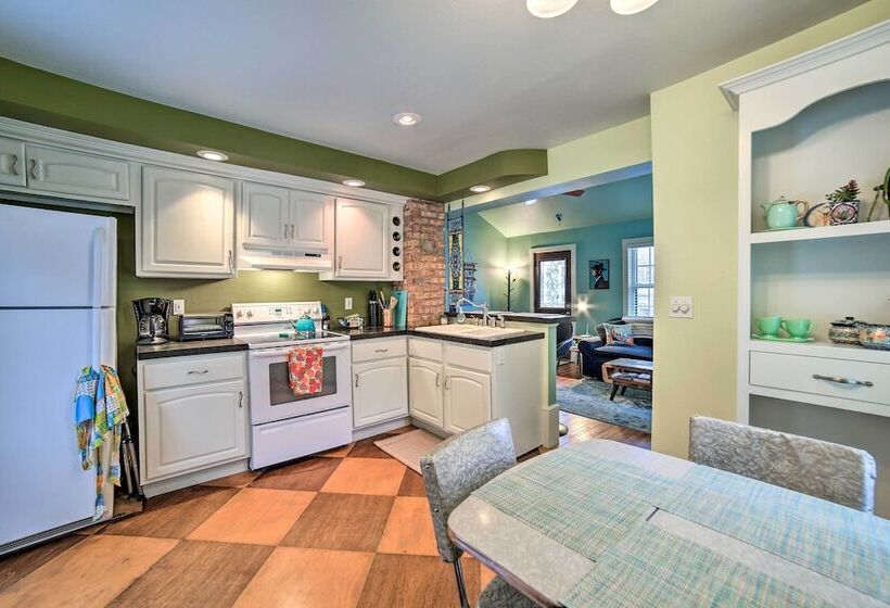 Modern Home W/ Backyard, 1 Mi To Dtwn Sturgeon Bay